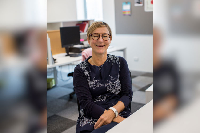 AUT Senior Lecturer in classroom. 