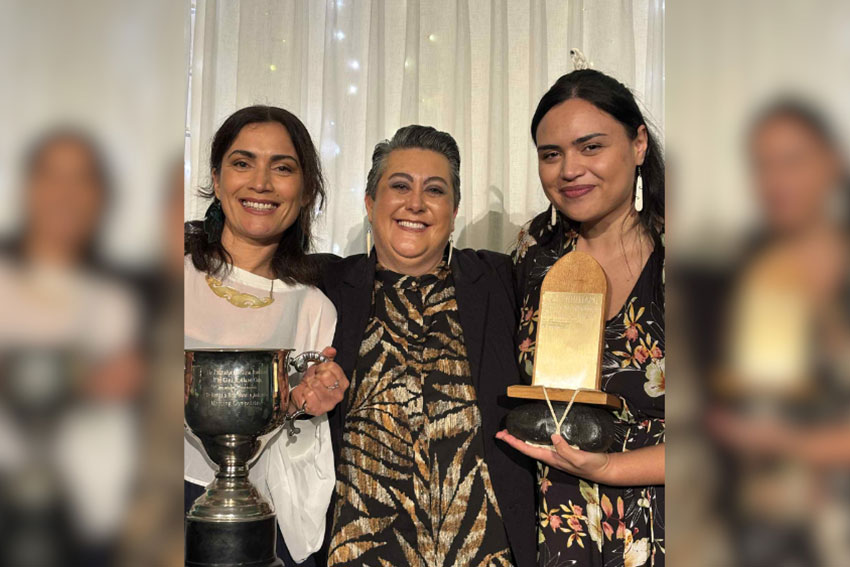 Winners from AUT Law School posing for picture. 